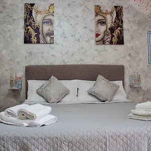 https://apt-la-maison-sicula.taorminaitalyhotels.com